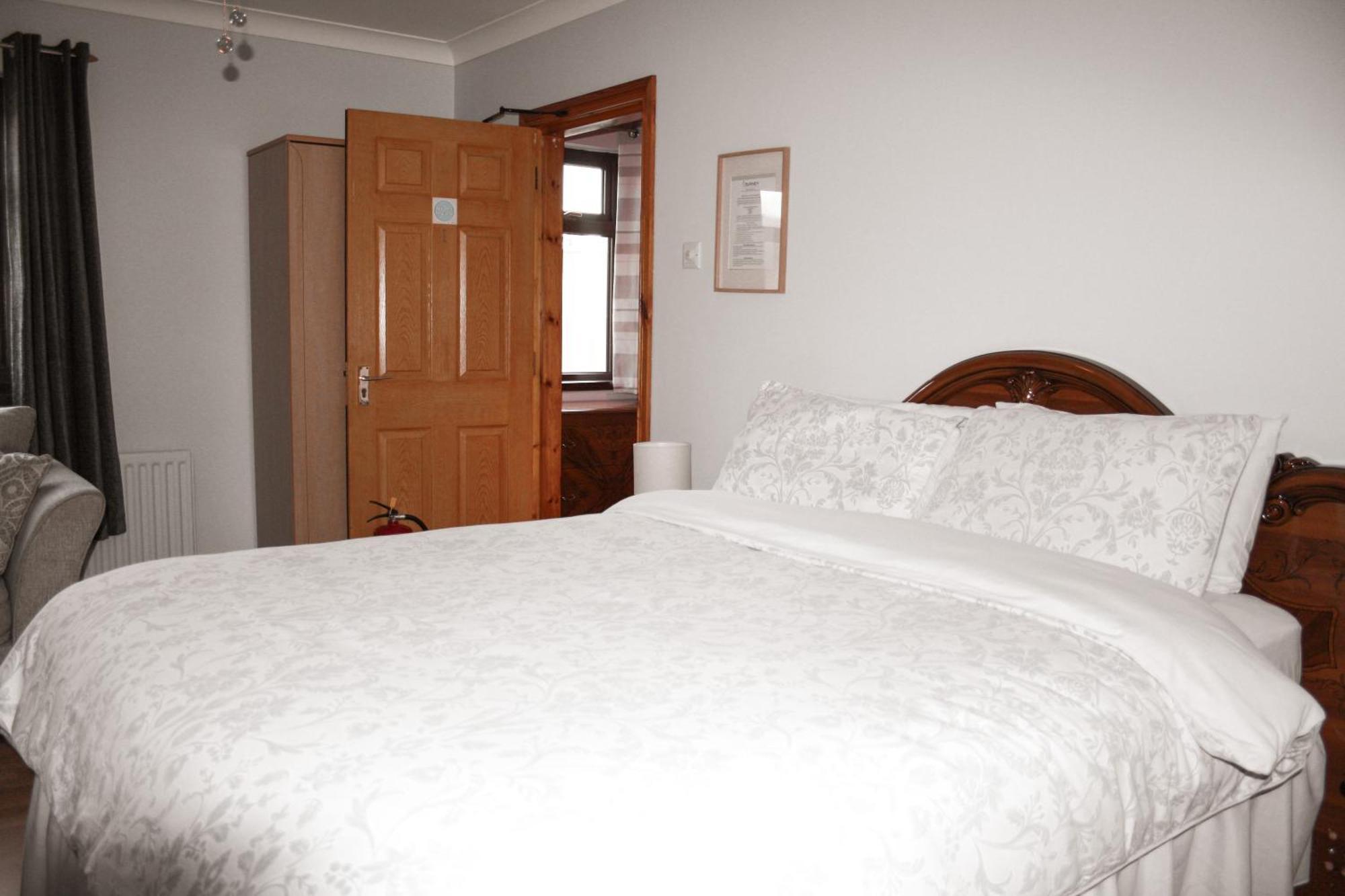 The Coach Inn Страбан Екстериор снимка