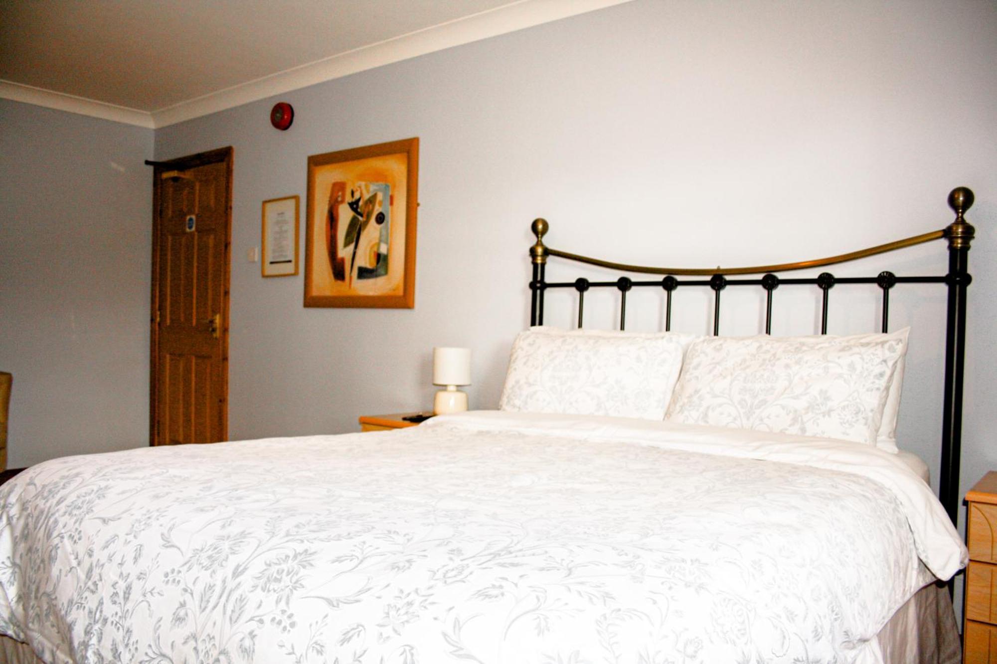 The Coach Inn Страбан Екстериор снимка
