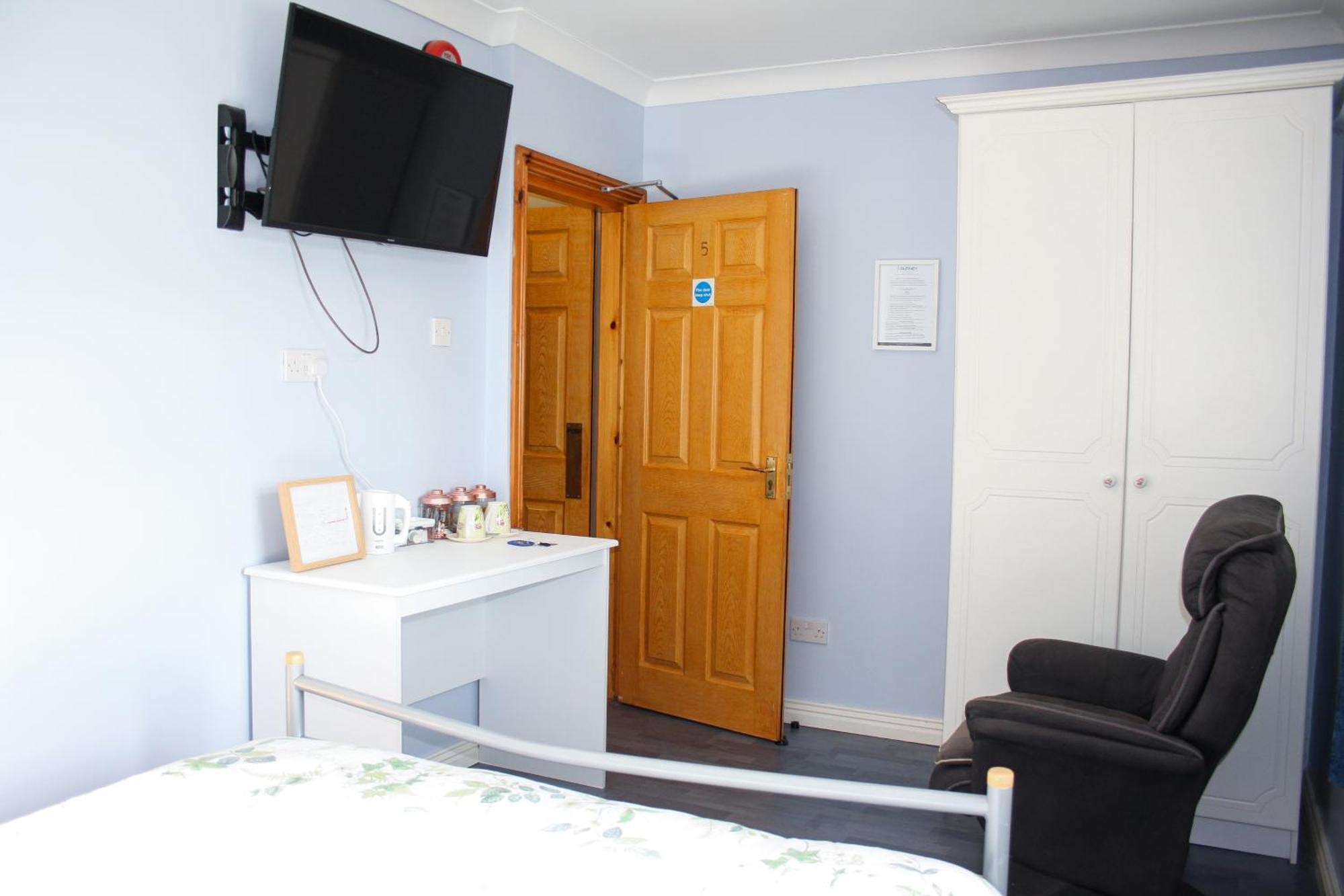 The Coach Inn Страбан Екстериор снимка