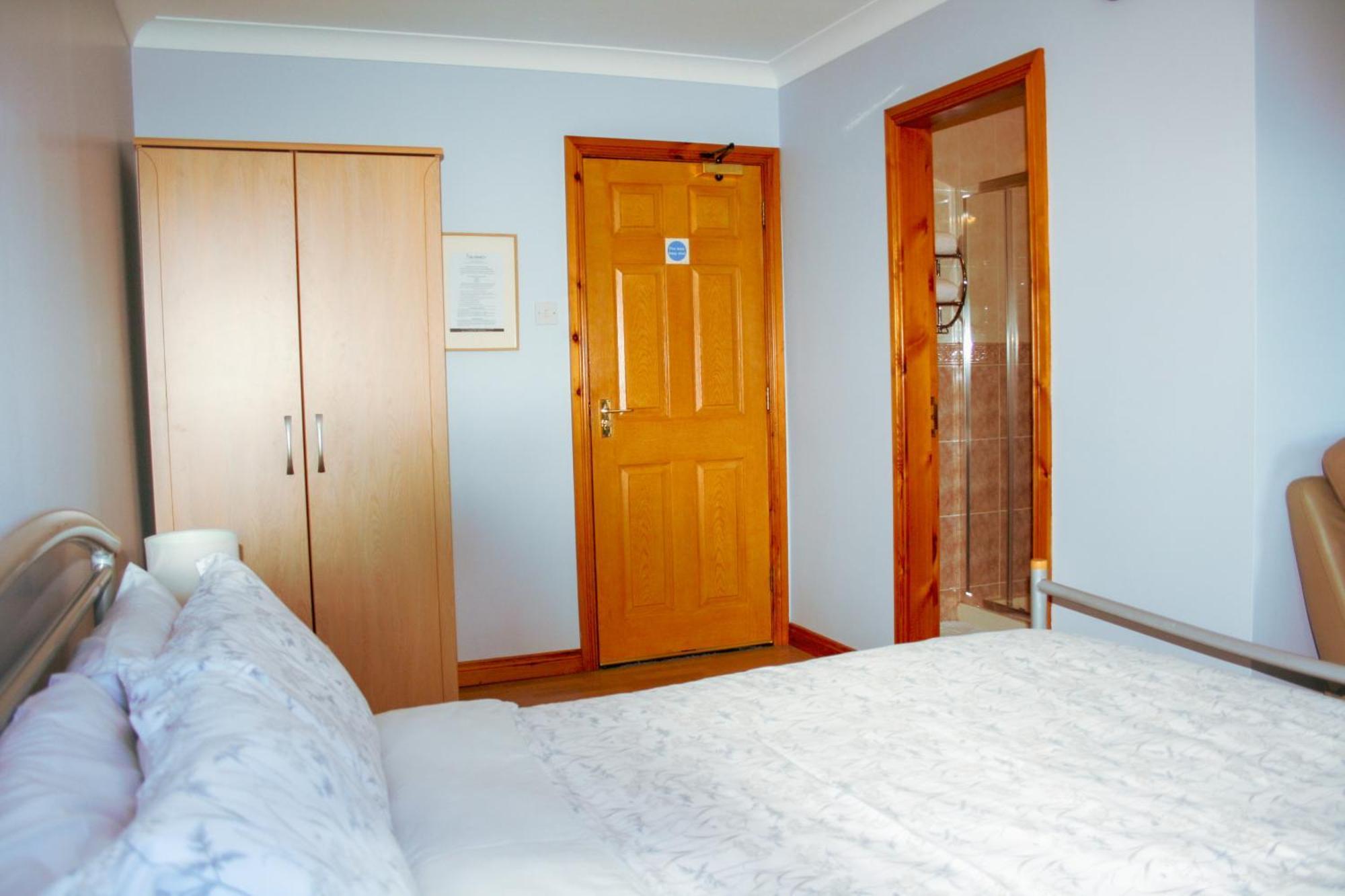 The Coach Inn Страбан Екстериор снимка